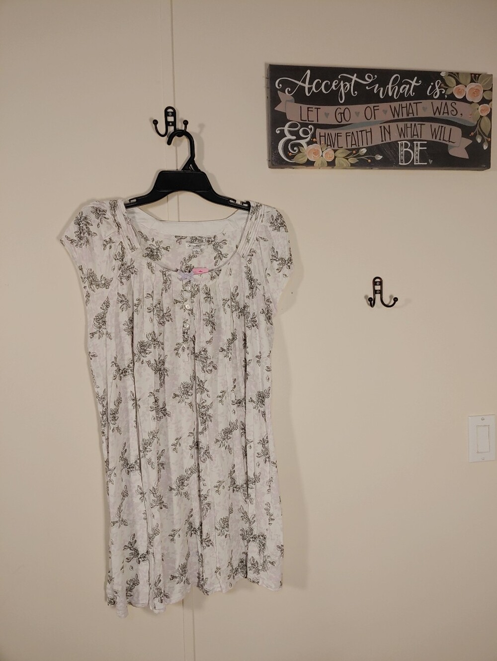 Croft & Barrow Large Feminine & Girly White/ Gray  Purple Nightgown